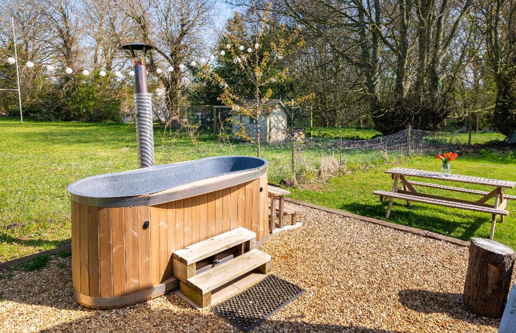 Old King William Shepherd Huts And Private Hot Tubs In North Norfolk Hunworth المظهر الخارجي الصورة